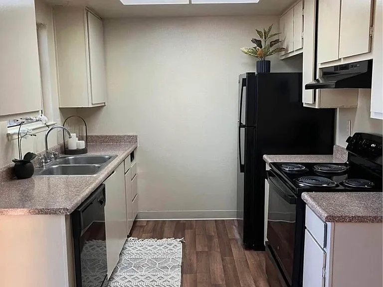 Winding Creek Townhomes — Photo 5