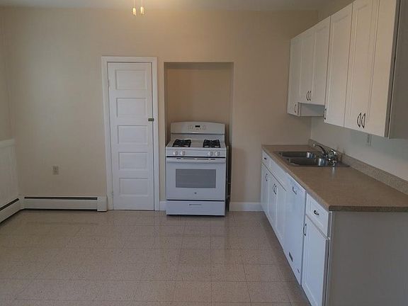 Kitchen - Includes Stove, Refrigerator & Dishwasher