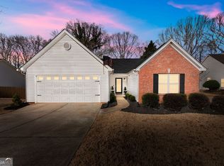 5740 Rolling Meadow Ln, Flowery Branch, GA 30542