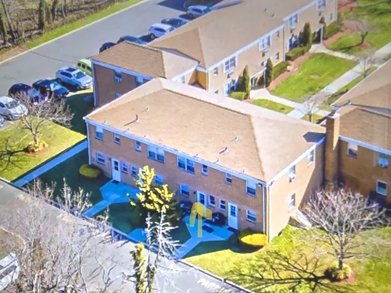 728 Greens Ave #14 — Photo 2