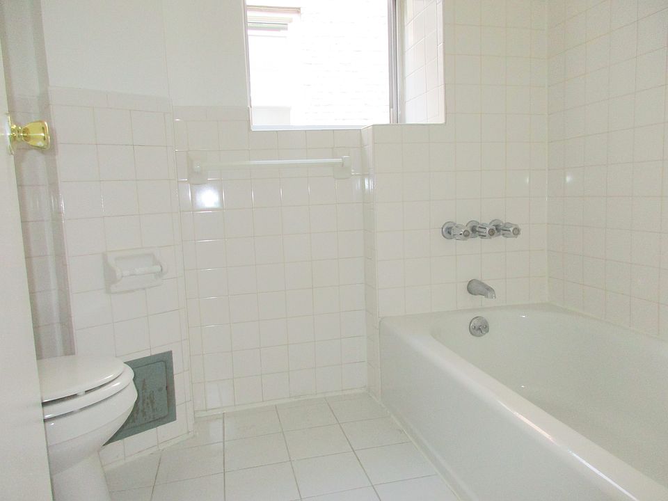 2nd image of 237 W 100th St APT 4r
