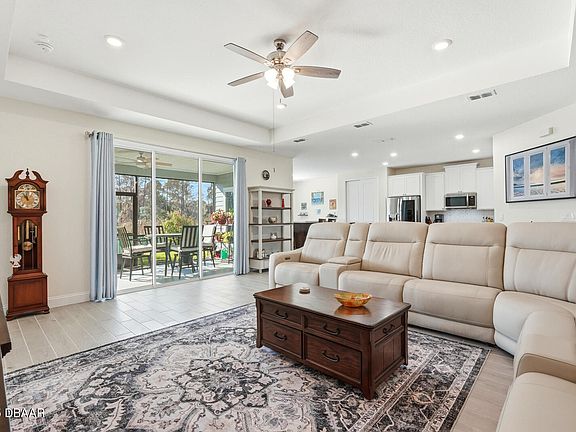 3rd image of 2137 Raglan Cir