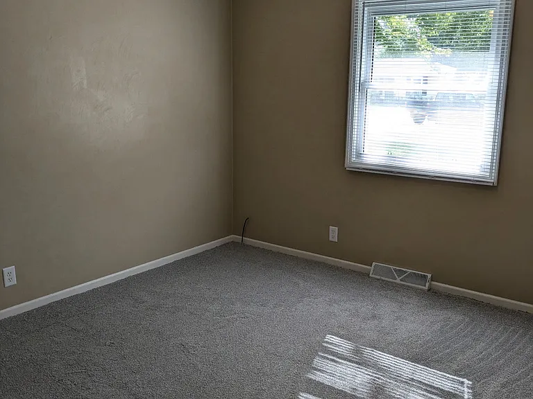 351 N Lindy St — Photo 8