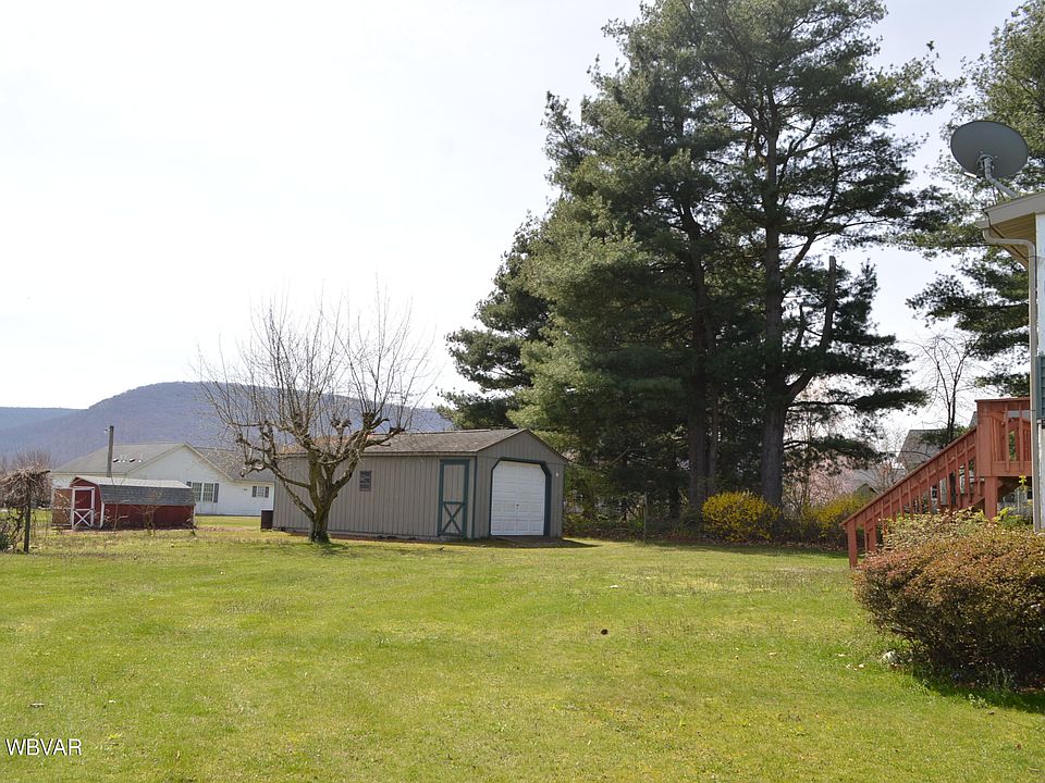 2nd image of 925 River Rd