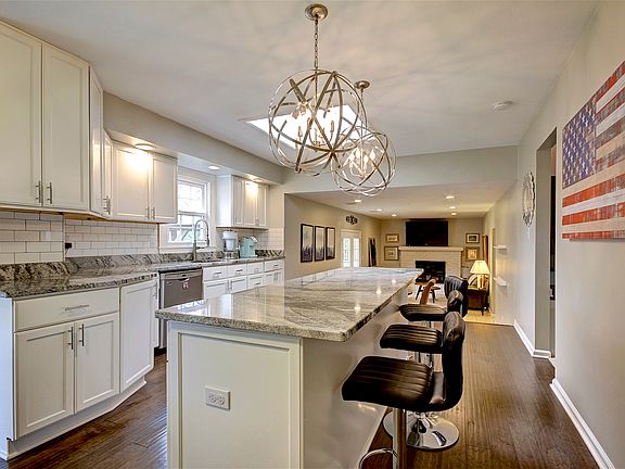 4th image of 369 Bar Harbor Dr