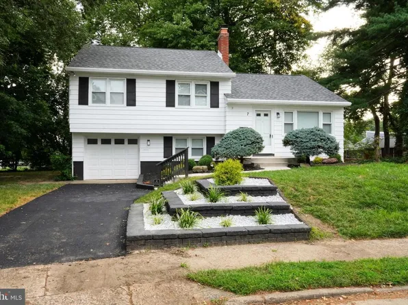 7 Windsor Pl, Mount Holly, NJ 08060