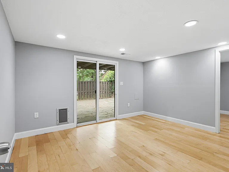 11092 Saffold Way — Photo 23