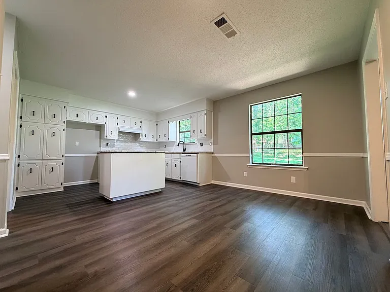 306 Lynnewood Dr — Photo 6