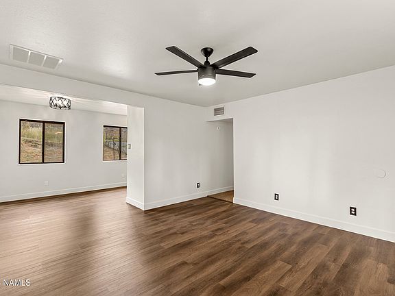 2nd image of 213 E Woodland Dr