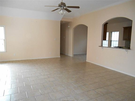 3rd image of 1575 Woodbine Ct