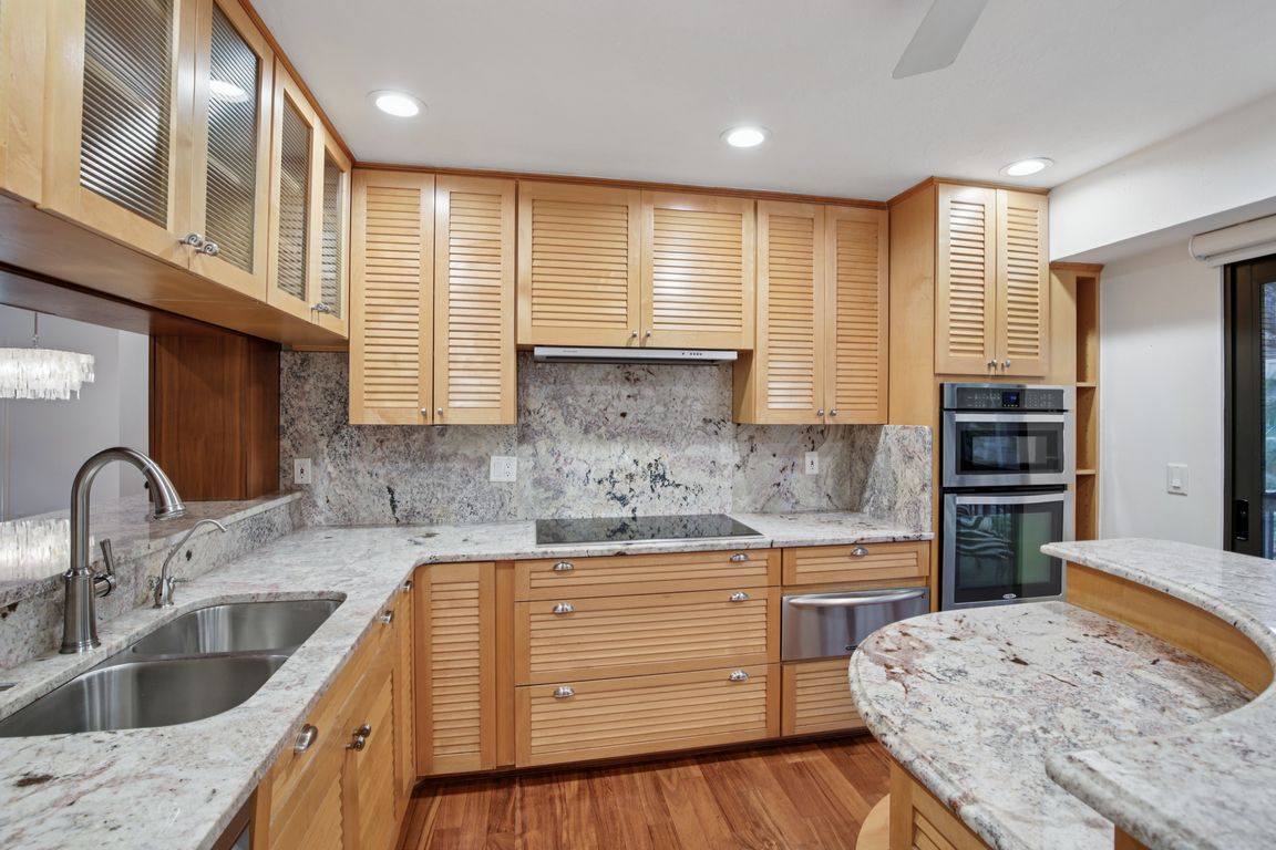 Landings Pl-S0107-016.jpg