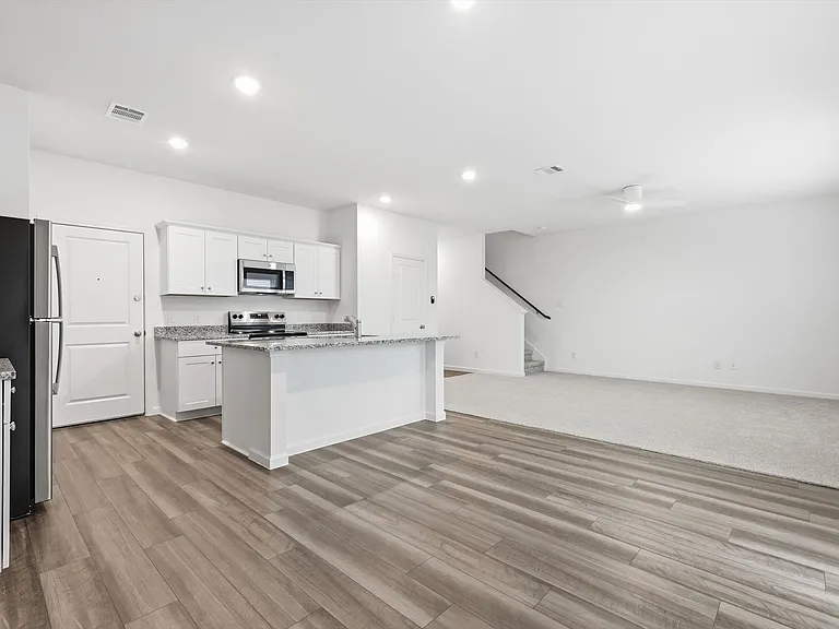 2106 Meadow Park Dr — Photo 9