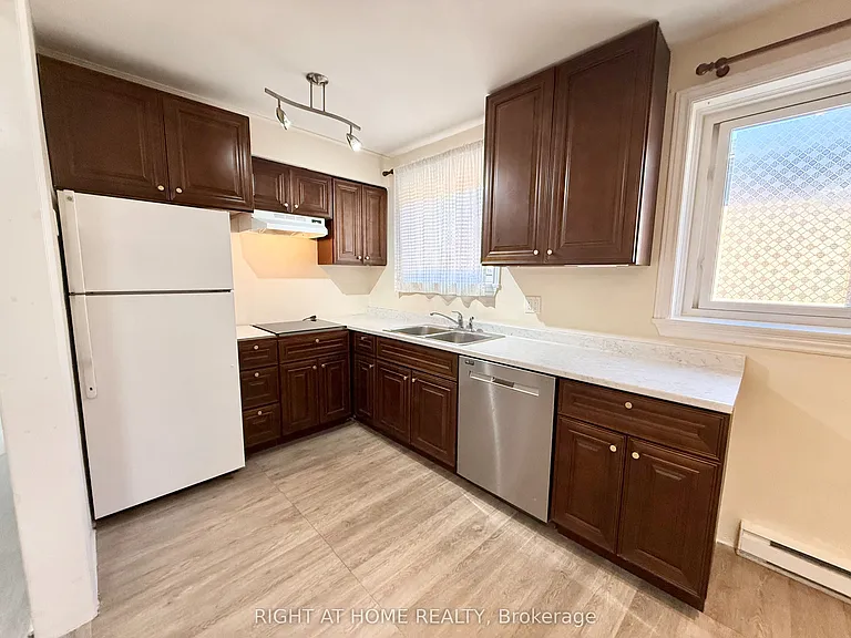 538 Merton St #2 — Photo 2
