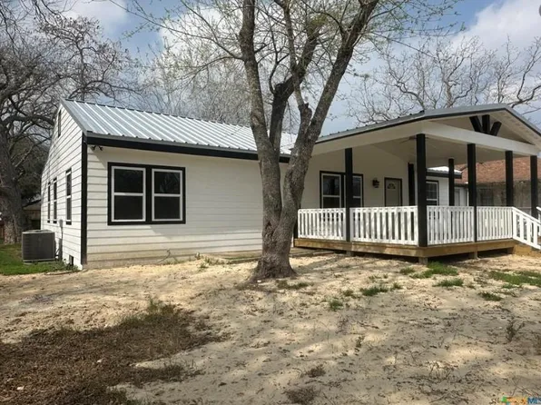 1008 N Gonzales St, Cuero, TX 77954