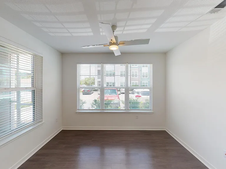 Essex Luxe Apartments — Photo 118