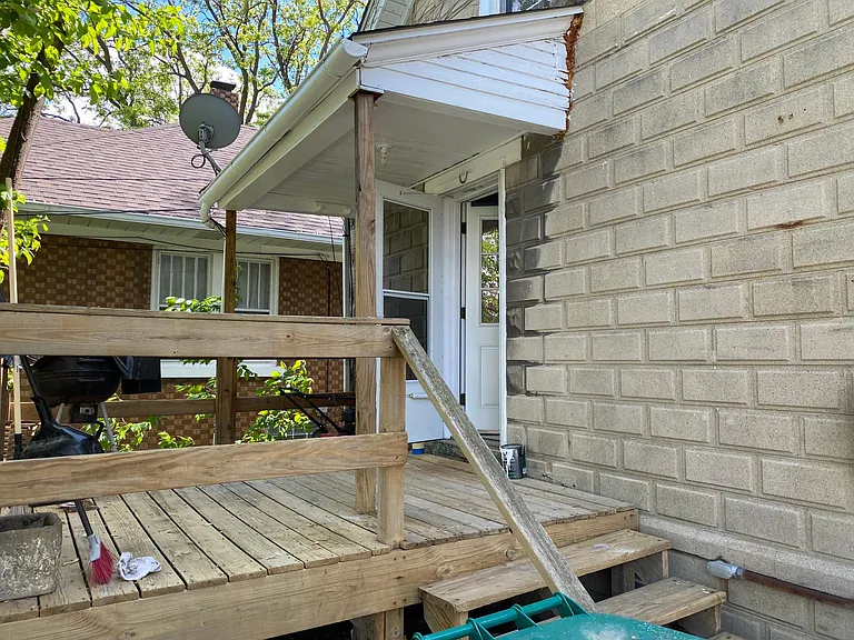 712 Oakland Ave — Photo 2