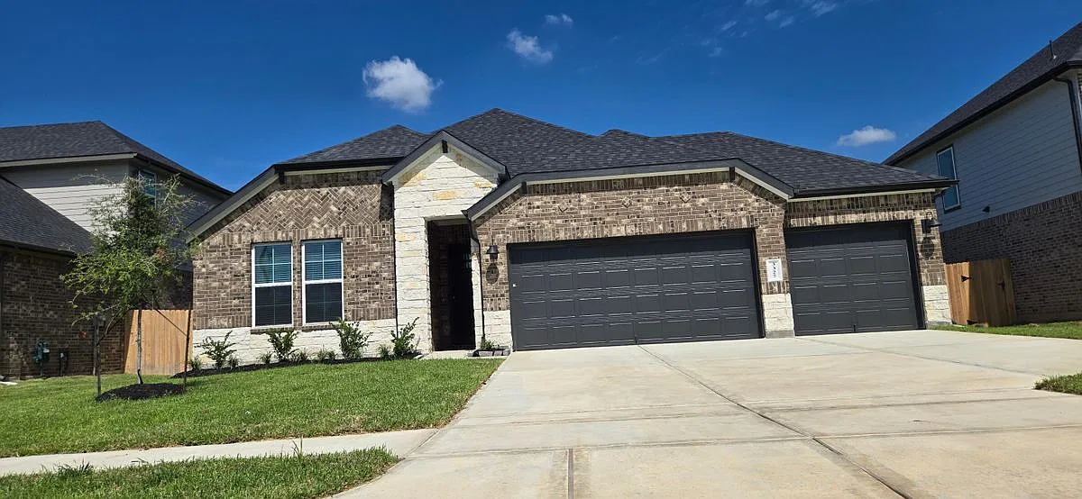 4 bed, 3.0 bath, 2445 sqft, $3,200 — Photo 1