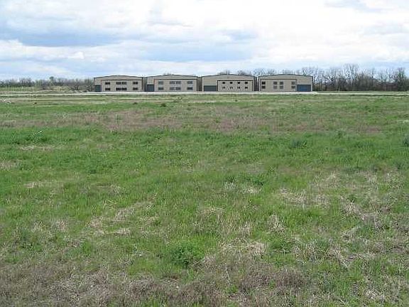 4th image of 755 W Clyde Cessna Cir