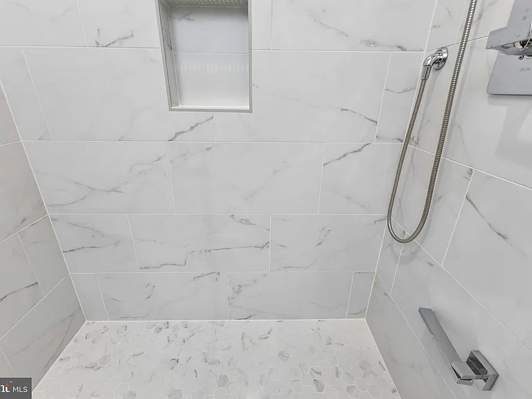 6101 Berkshire Dr — Photo 12