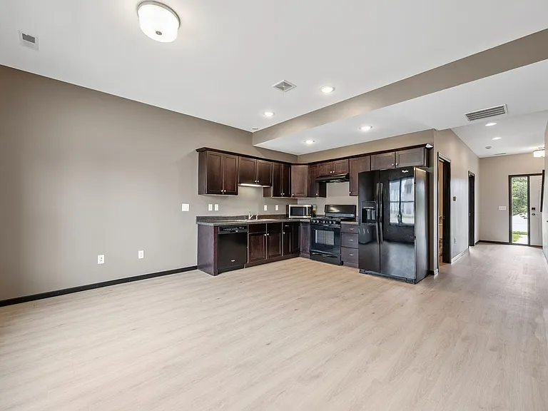 606 2nd Ave SW — Photo 8