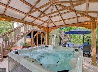 217 Minsi Trl W, Long Pond, PA 18334