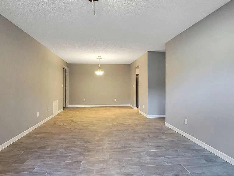 318 Sun Dial Ct — Photo 2