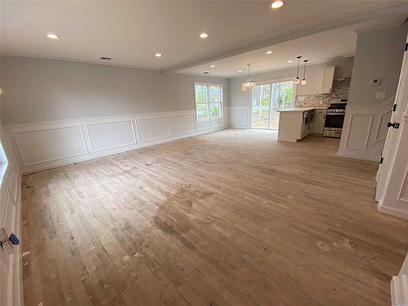 3rd image of 13 Oakwood Dr