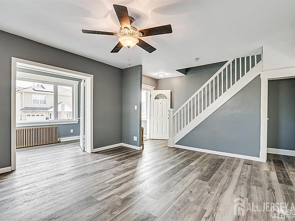3rd image of 43 Saint Ann St
