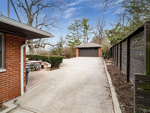 4th image of 614 Oakwood Ave