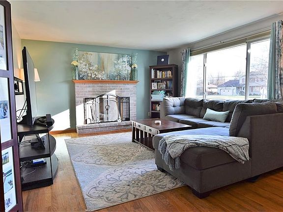 4th image of 612 Oakridge Dr