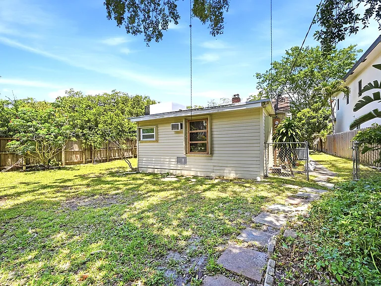1516 SW 24th St — Photo 26