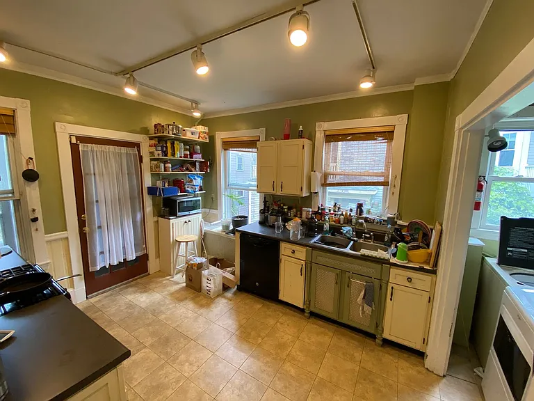 12 Oswald St #2 — Photo 7