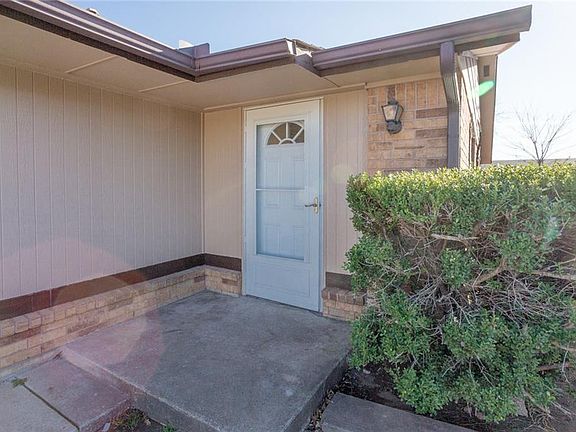 3rd image of 1146 SW 77th Ter