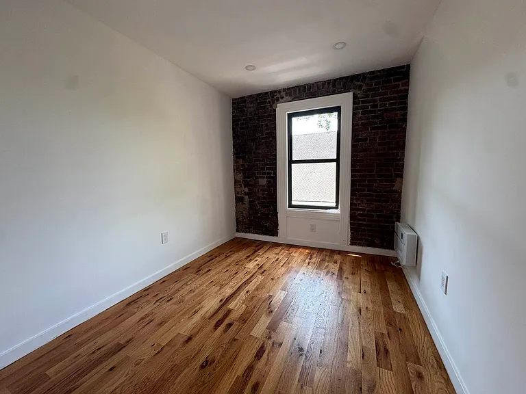 128 Montague St #4R — Photo 4