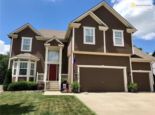 1512 SE Ridgeport Cir, Lees Summit, MO 64081