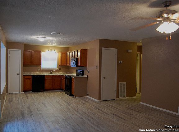 4th image of 3518 Cliffside Dr