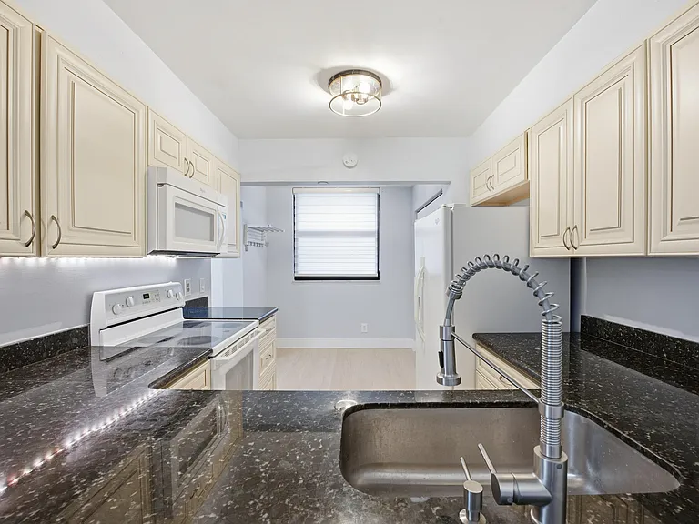 2070 Homewood Blvd #3150 — Photo 6