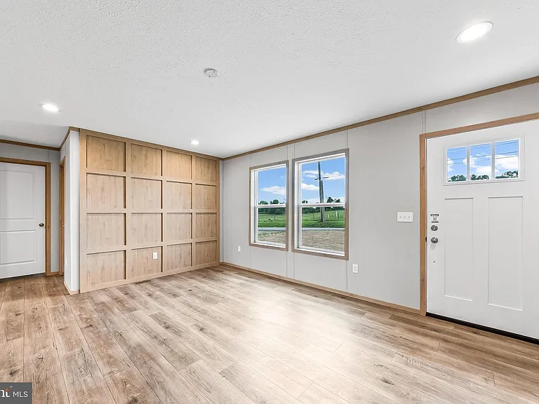 328 Line Rd — Photo 4