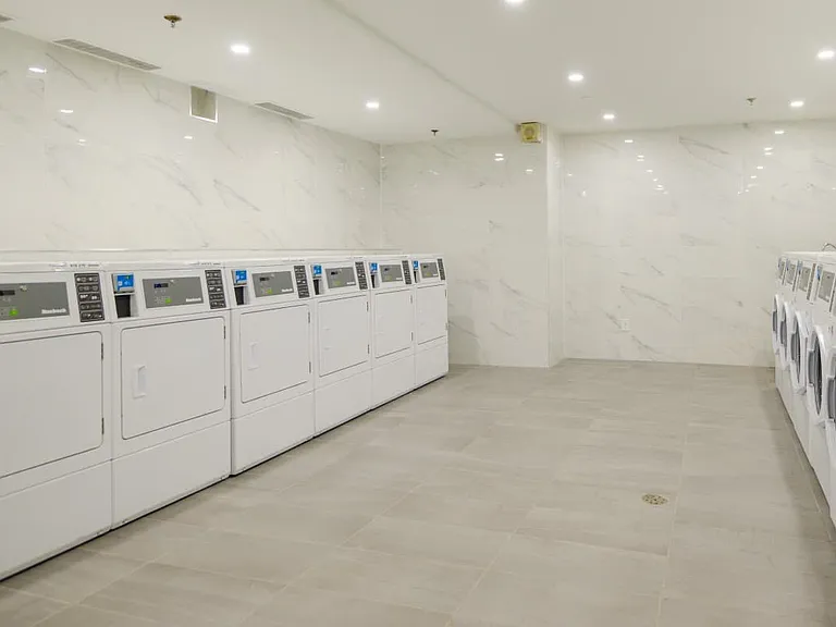 330 Spadina Rd — Photo 17