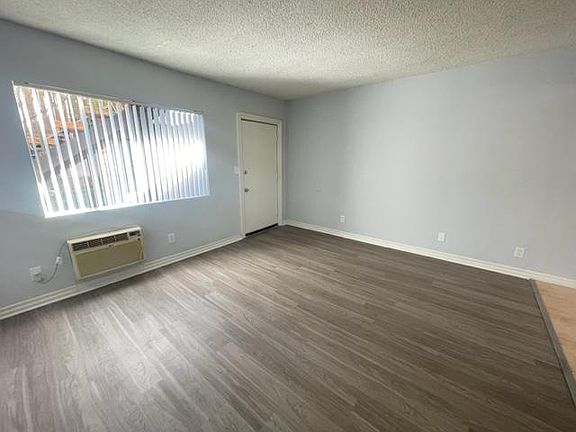 3rd image of 2165 Raymond Ave APT 5