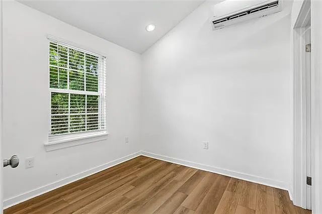 300 Maine St — Photo 12