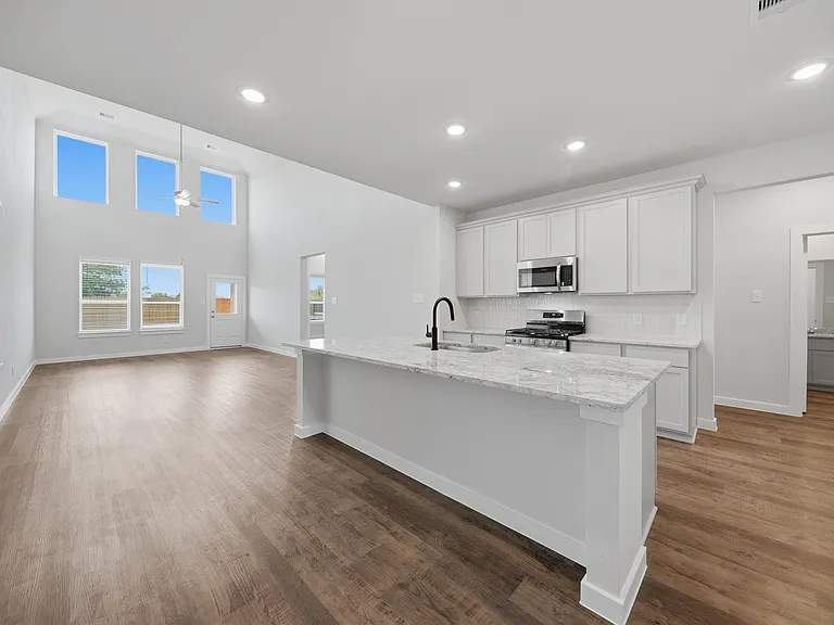 1053 Lilly Ln — Photo 6