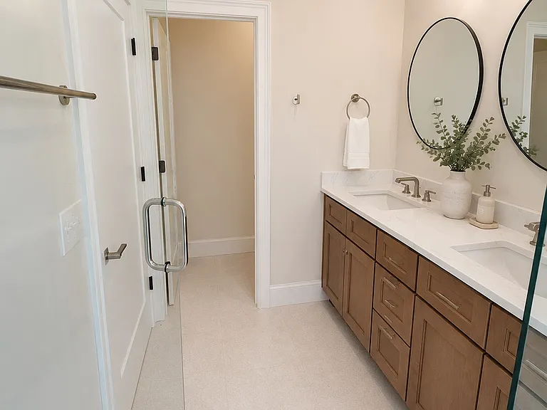912 Chatham Ln — Photo 13