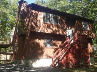 2247 S Rocky Mountain Dr, Effort, PA 18330