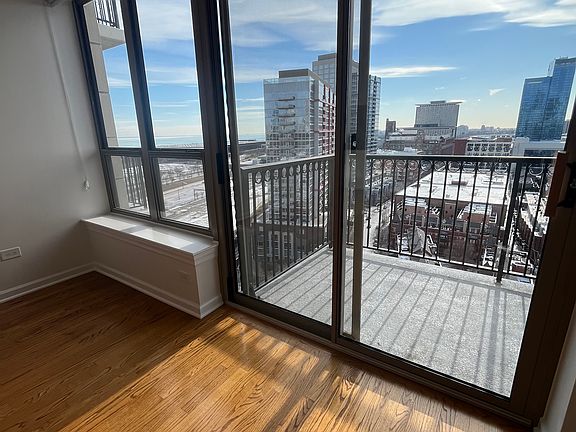 5th image of 1717 S Prairie Ave APT 1808