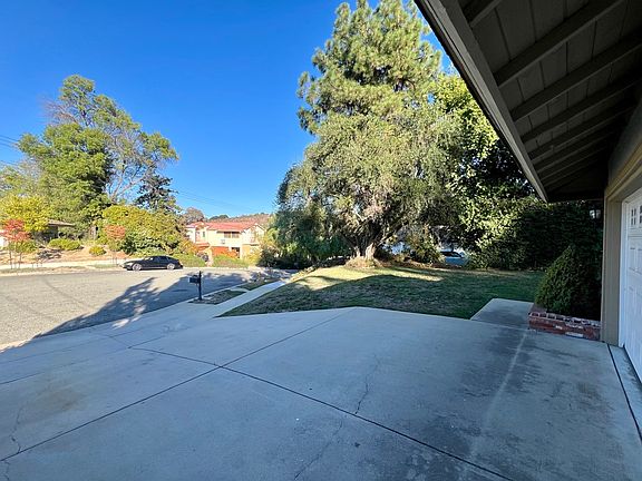 3rd image of 22449 Galilee St