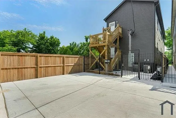 6402 S Vernon Ave — Photo 4