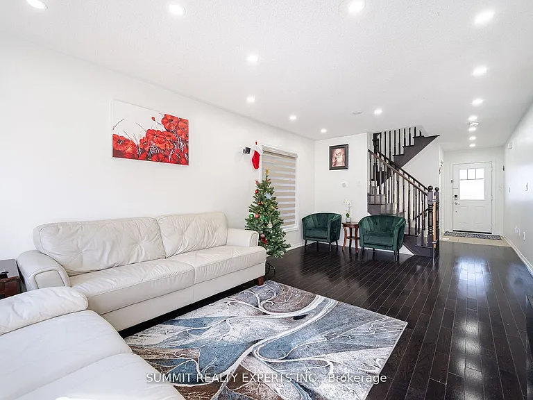 39 Donomore Dr #UPPER — Photo 9