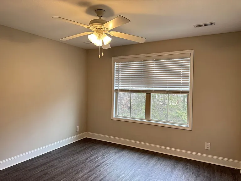 295 Smithson Ln — Photo 12