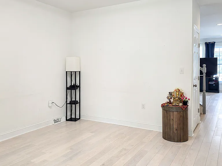 15 Summer Ln — Photo 2